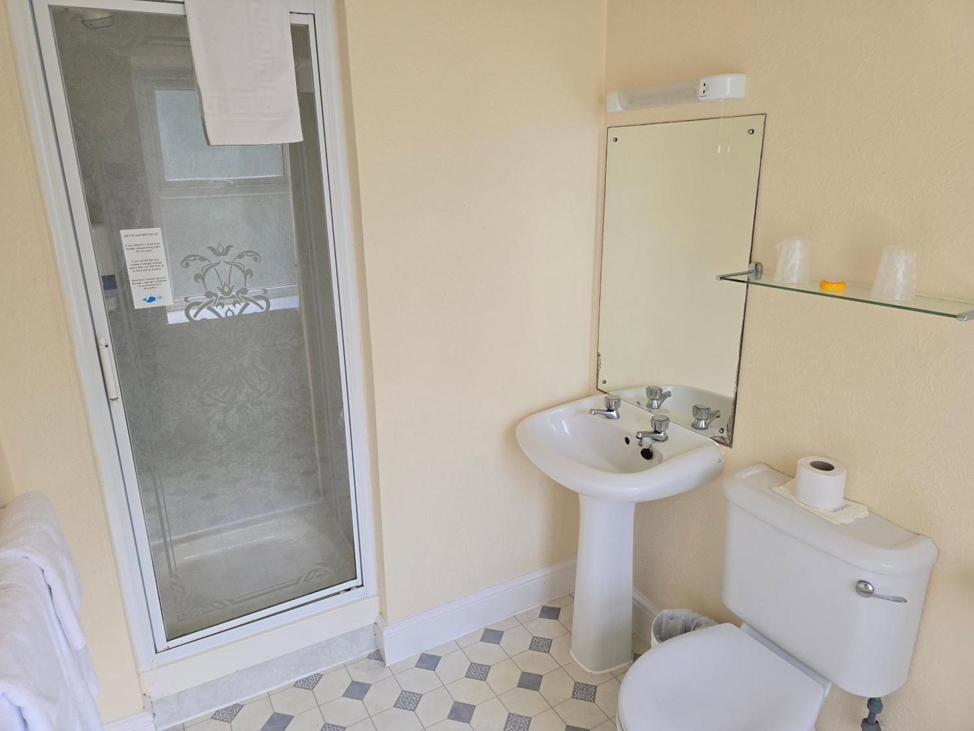 Chambre Double ou Lits Jumeaux - Vue sur Rue